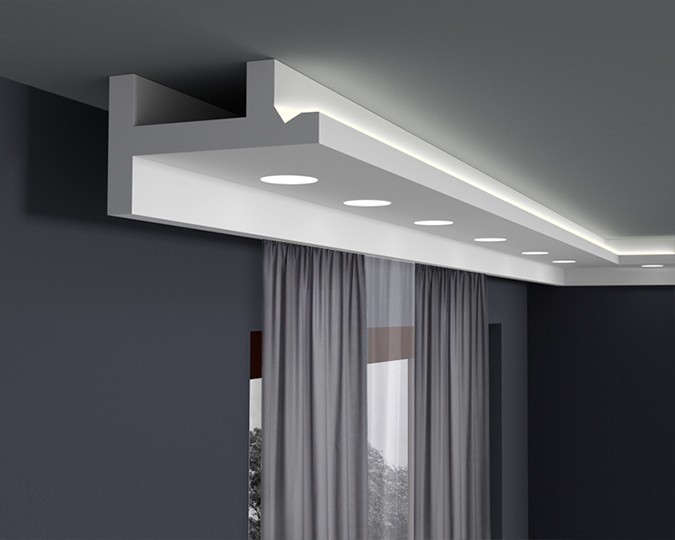 Abgehängte Decke mit der Möglichkeit, die Gardinenstange abzudecken